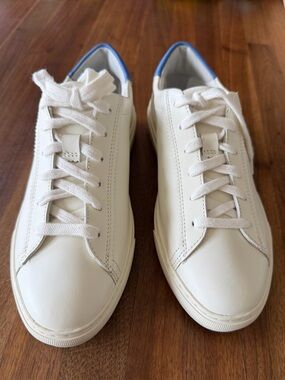 Everlane White Leather Low-Top Sneakers with Blue Heel Accent